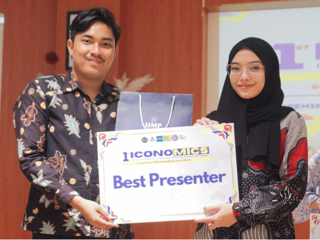 Mahasiswi Manajemen UAD Meraih Best Presenter pada 1st ICONOMICS Universitas Muhammadiyah Purwokerto